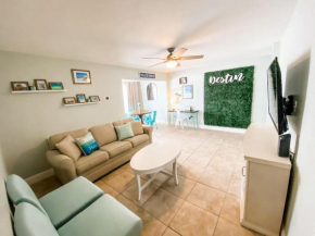 Photo Op Condo 1 Mile to Beach Cozy